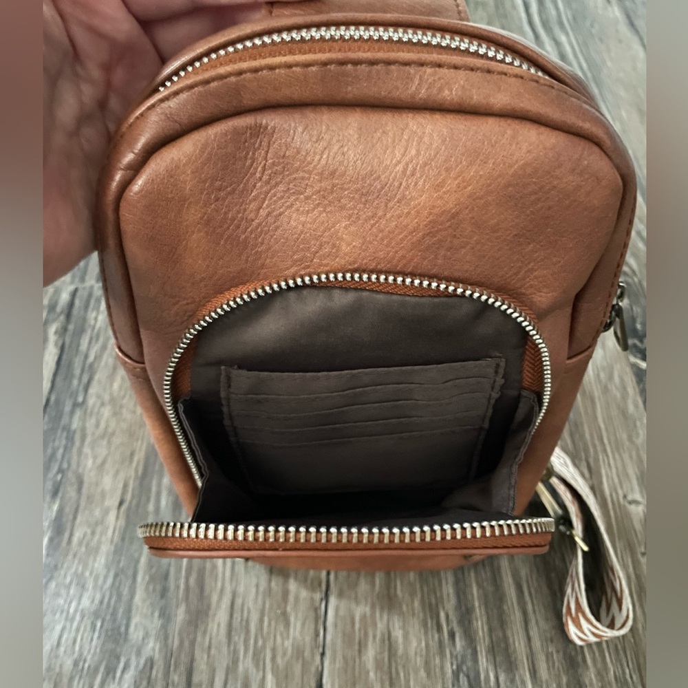 CLUCI Brown Leather Sling Backpack Crossbody Bag - Picture 3 of 7